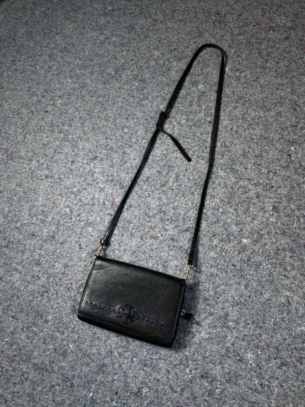 Tory Burch McGraw Flat Pebbled Leather Wallet Crossbody Clutch -  Black